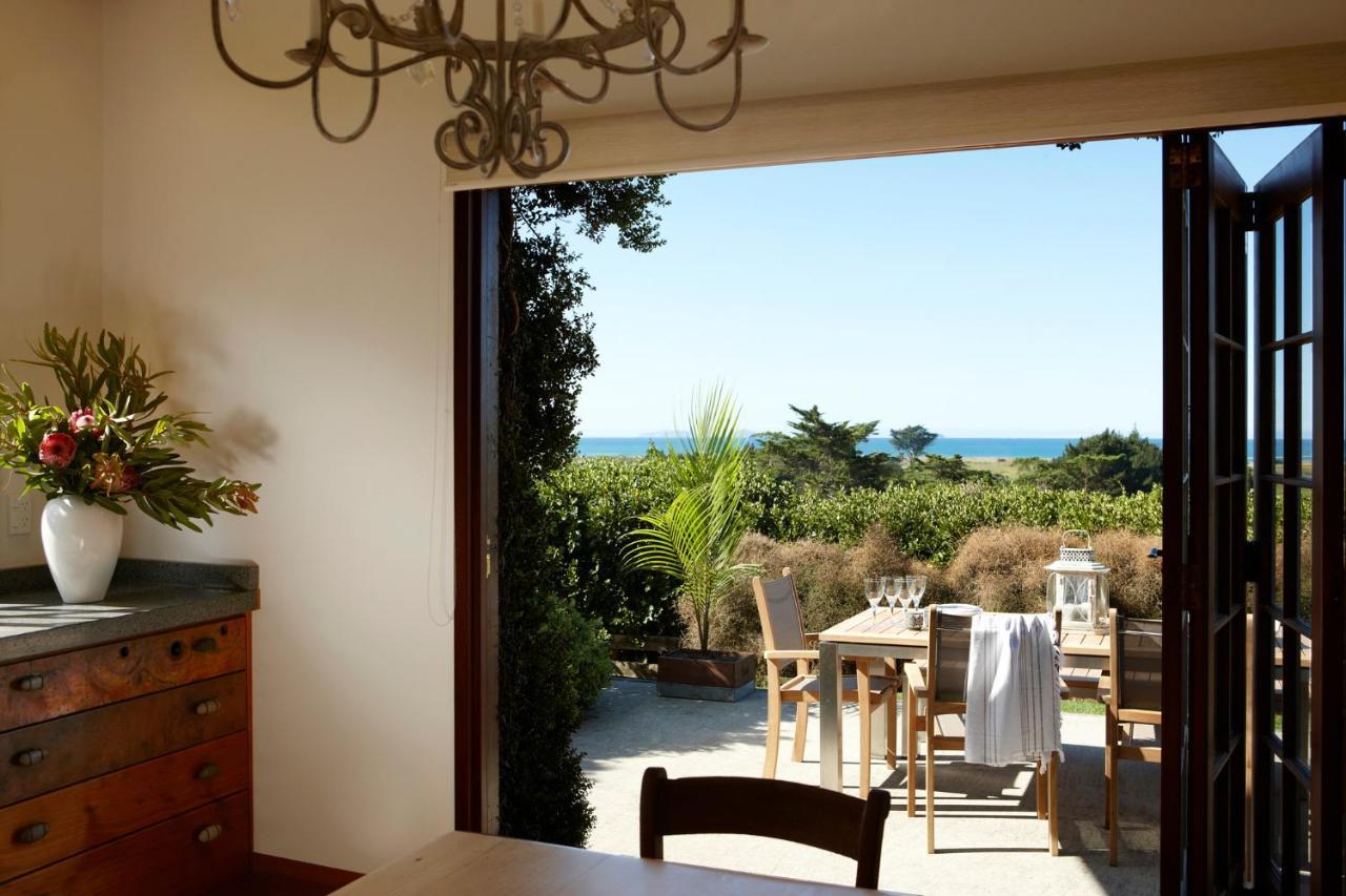 Hiwi At Tahi - Luxury Bungalow With Seaviews Pataua Eksteriør billede